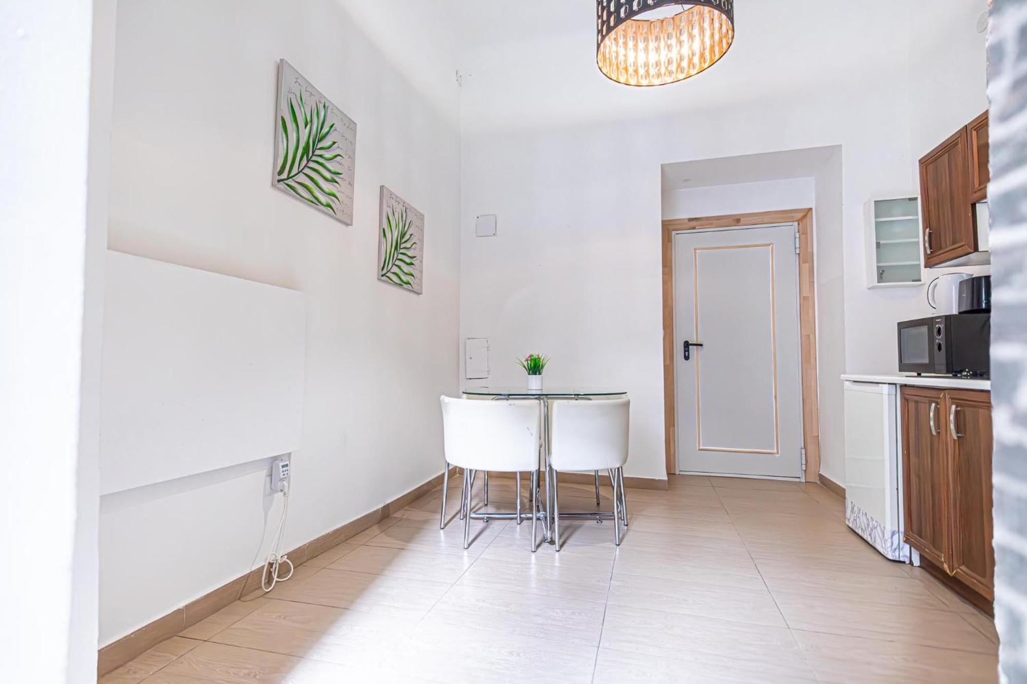 Simple Apt W Full Kitchen Wiener Stadthalle מראה חיצוני תמונה