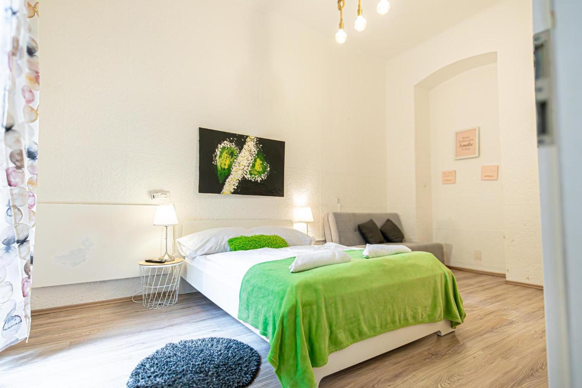 Simple Apt W Full Kitchen Wiener Stadthalle מראה חיצוני תמונה